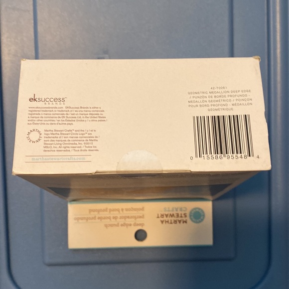 Martha Stewart Crafts GEOMETRIC MEDALLION Border Deep Edge Paper Punch NEW - Picture 3 of 5